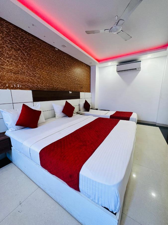 Palm Majestic At Airport Hotel นิวเดลี ภายนอก รูปภาพ